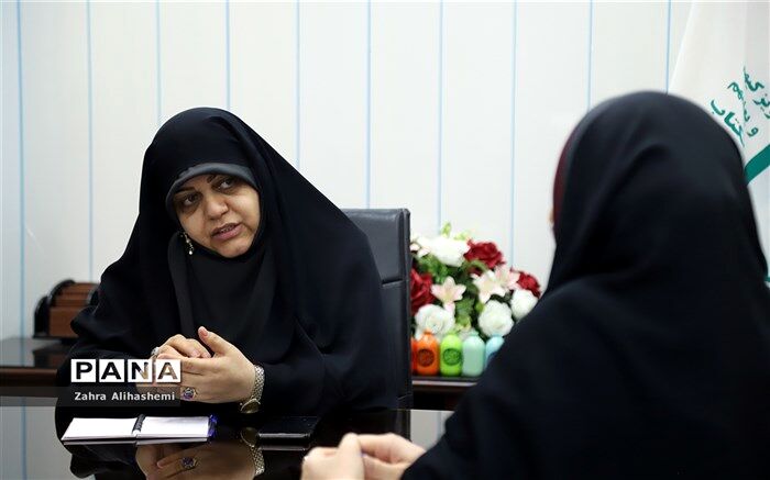 تربیت برآیند فعالیت همه عوامل تربیت است