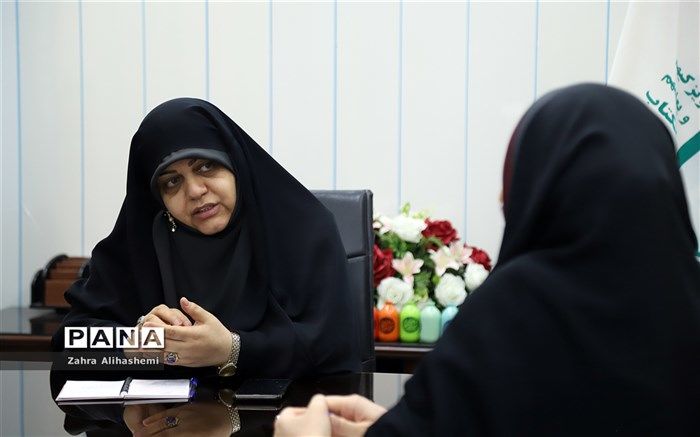 تربیت برآیند فعالیت همه عوامل تربیت است