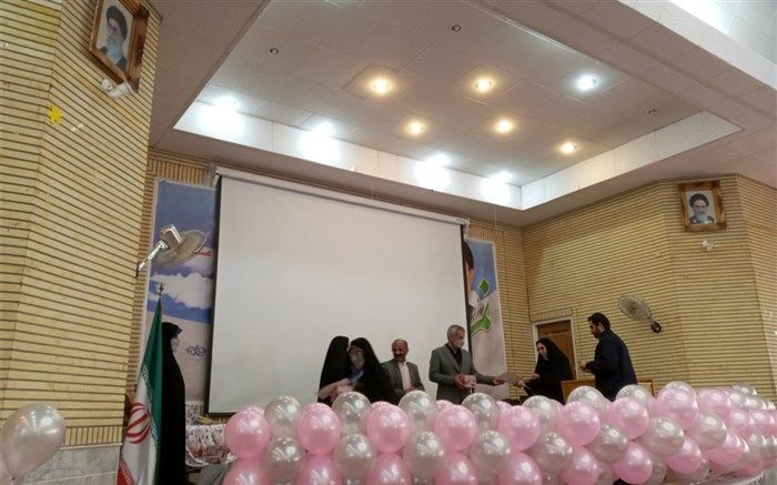 مراسم جشن عید مبعث و تقدیر از دانش‌آموزان برگزیده مدرسه کوثر کهک برگزار شد