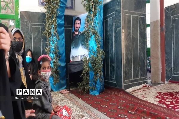 جشن دانش‌آموزی عید مبعث در بقعه سید باقر شهرستان زابل