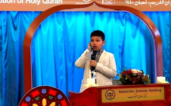 در کنار قرائت قرآن، حافظ 5 جز هستم