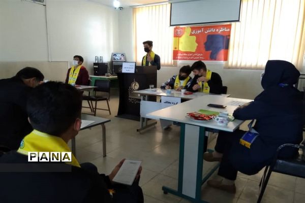 مسابقات مناظره دانش‌آموزی در منطقه پیربکران استان اصفهان