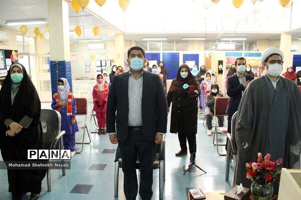 برپایی نمایشگاه دانش‌آموزی دست ساخته‌ها با مواد دور ریختنی در ناحیه 2 اهواز