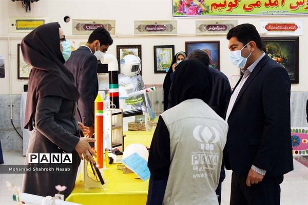 برپایی نمایشگاه دانش‌آموزی دست ساخته‌ها با مواد دور ریختنی در ناحیه 2 اهواز