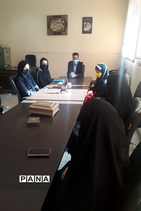 جلسه توجیهی مسابقه مناظره دانش‌آموزی ناحیه 2 اصفهان