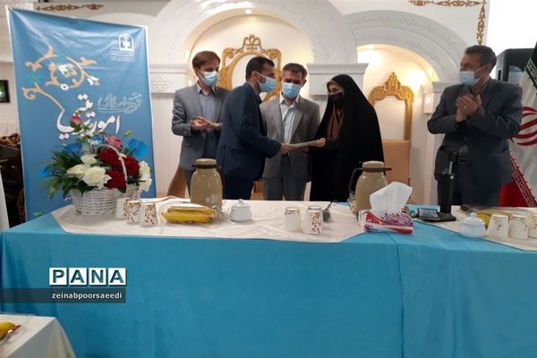 نشست صمیمی معاونان و مربیان پرورشی و مشاوران مدارس با مدیر آموزش و پرورش فیروزکوه