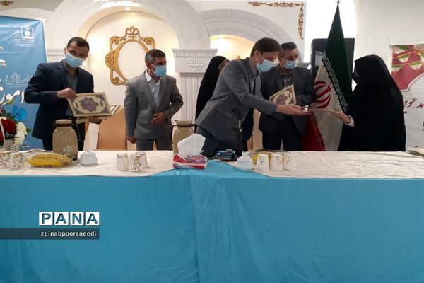 نشست صمیمی معاونان و مربیان پرورشی و مشاوران مدارس با مدیر آموزش و پرورش فیروزکوه