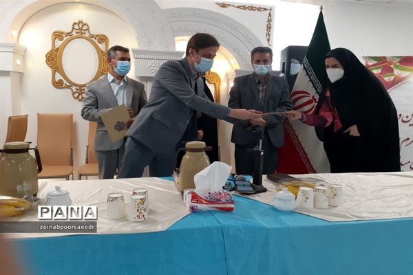 نشست صمیمی معاونان و مربیان پرورشی و مشاوران مدارس با مدیر آموزش و پرورش فیروزکوه