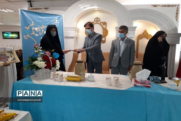 نشست صمیمی معاونان و مربیان پرورشی و مشاوران مدارس با مدیر آموزش و پرورش فیروزکوه