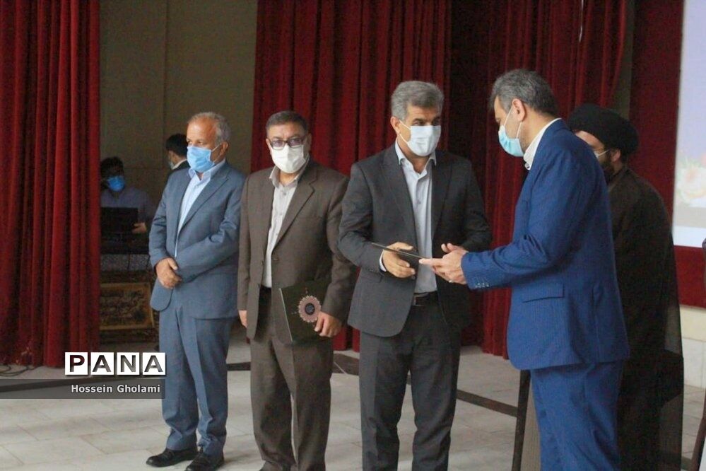 آیین قدردانی و معارفه روسای قدیم و جدید دانشگاه فرهنگیان استان بوشهر
