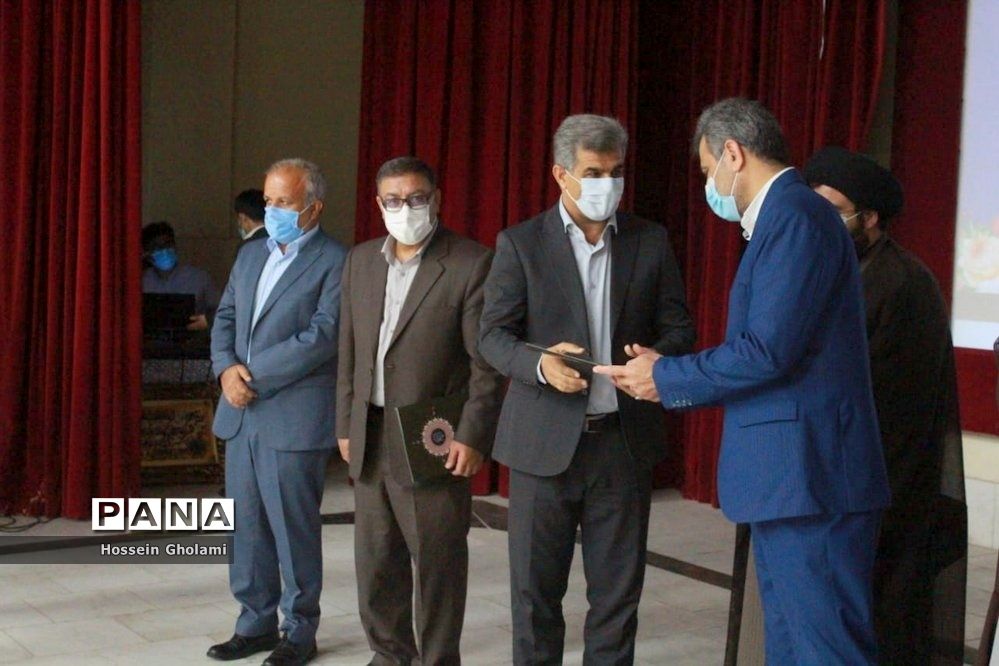 آیین قدردانی و معارفه روسای قدیم و جدید دانشگاه فرهنگیان استان بوشهر