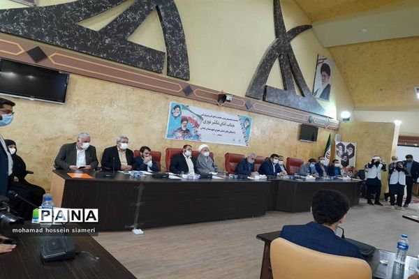 دیدار صمیمی  وزیر آموزش وپرورش با جمعی از تشکل های دانش آموزی آبادان