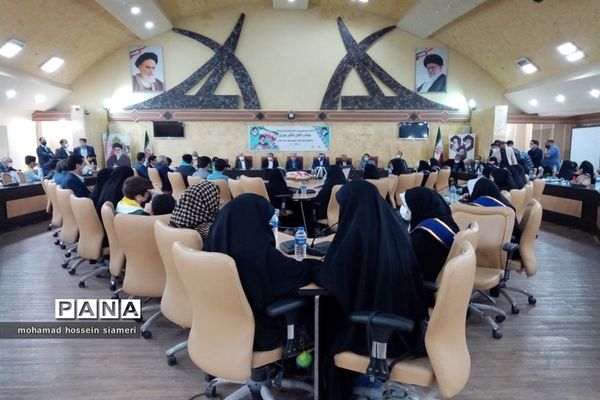 دیدار صمیمی  وزیر آموزش وپرورش با جمعی از تشکل های دانش آموزی آبادان