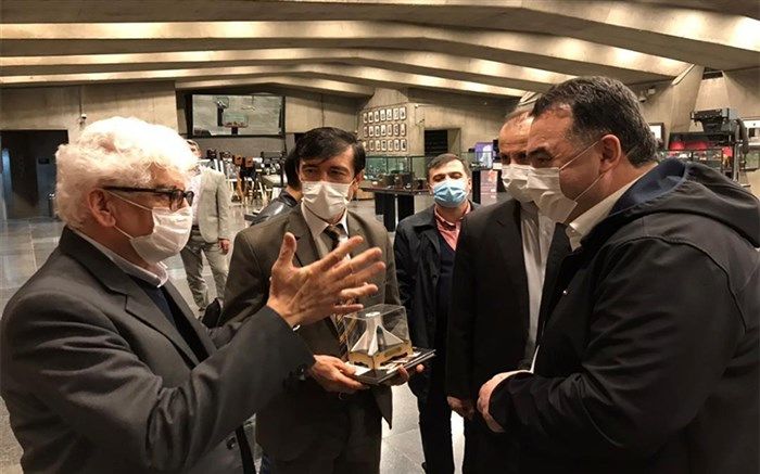 بازدید وزیر انرژی و ذخایر آبی تاجیکستان از برج آزادی