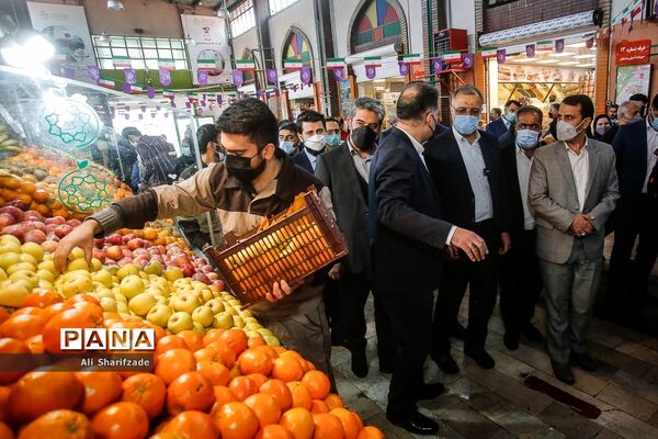 بازدید شهردار تهران از بازار میوه و تره بار قزل قلعه