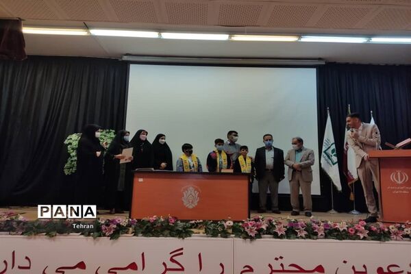 آیین تجلیل از معاونان ،مربیان تربیتی و مشاوران در هفته تربیت اسلامی منطقه۱۸
