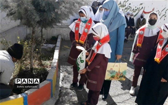 مراسم روز درختکاری در مدارس، ساختن شهروندی مسئول از دانش‌آموزان در آینده است