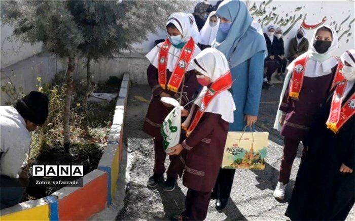 مراسم روز درختکاری در مدارس، ساختن شهروندی مسئول از دانش‌آموزان در آینده است