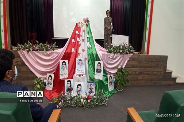 تقدیر از دانش‌آموزان برگزیده فرهنگی وهنری کاشمر