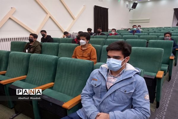 تقدیر از دانش‌آموزان برگزیده فرهنگی وهنری کاشمر