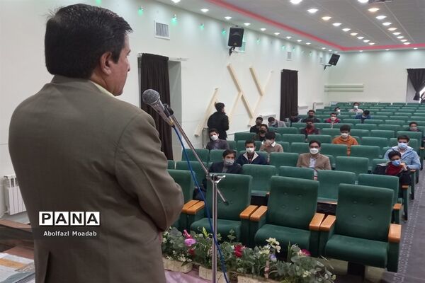 تقدیر از دانش‌آموزان برگزیده فرهنگی وهنری کاشمر