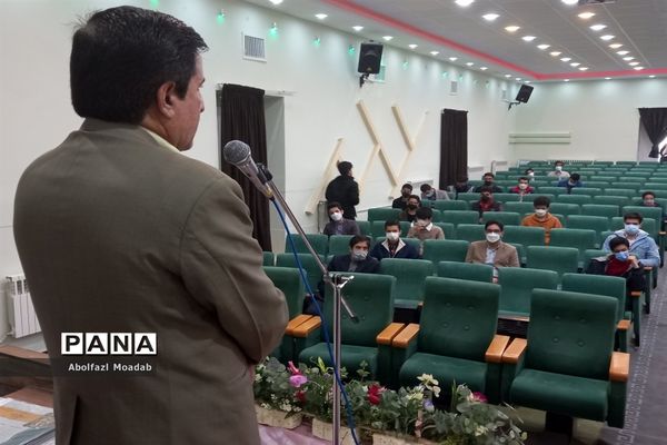 تقدیر از دانش‌آموزان برگزیده فرهنگی وهنری کاشمر