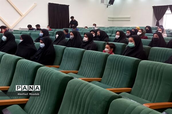 تقدیر از دانش‌آموزان برگزیده فرهنگی وهنری کاشمر