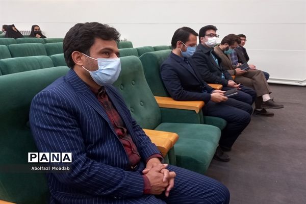 تقدیر از دانش‌آموزان برگزیده فرهنگی وهنری کاشمر