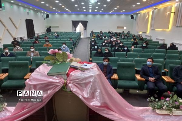 تقدیر از دانش‌آموزان برگزیده فرهنگی وهنری کاشمر