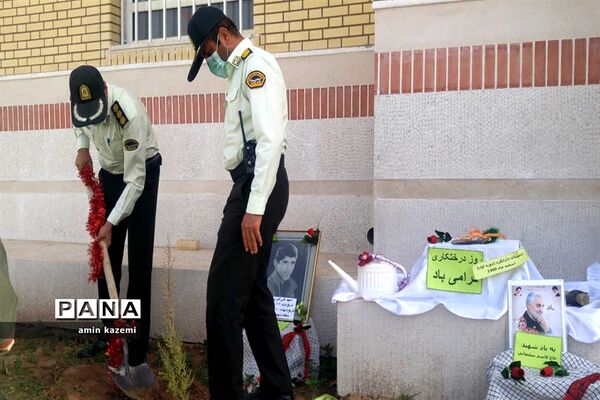 کاشت نهال به یاد سردار شهید حاج قاسم سلیمانی در آموزشگاه دارابگرد