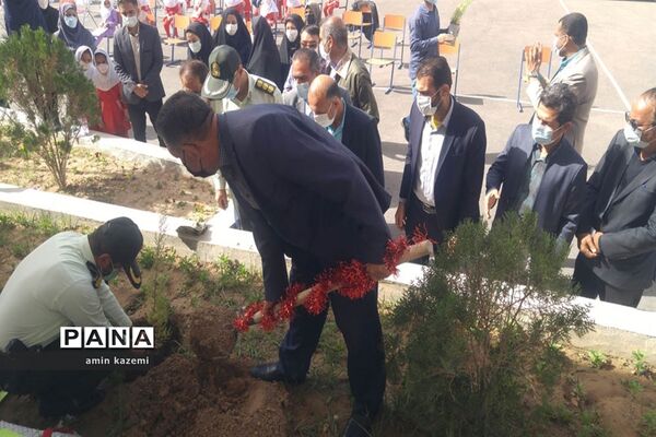 کاشت نهال به یاد سردار شهید حاج قاسم سلیمانی در آموزشگاه دارابگرد