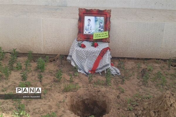 کاشت نهال به یاد سردار شهید حاج قاسم سلیمانی در آموزشگاه دارابگرد