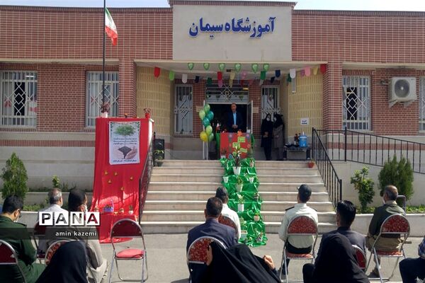 کاشت نهال به یاد سردار شهید حاج قاسم سلیمانی در آموزشگاه دارابگرد