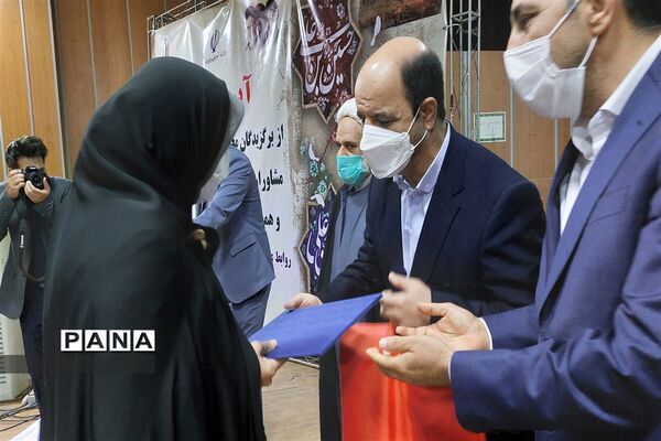 آیین تجلیل از برگزیدگان پرورشی در قرچک