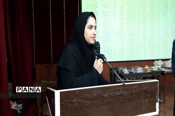 آیین تجلیل از افتخار آفرینان دبیرستان سمیه محمود‌آباد