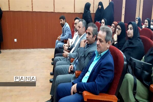 آیین تجلیل از افتخار آفرینان دبیرستان سمیه محمود‌آباد