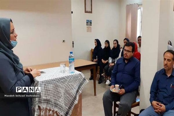 تجلیل از نویسندگان نوجوان شهرستان قرچک