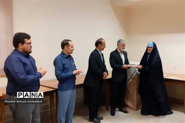 تجلیل از نویسندگان نوجوان شهرستان قرچک