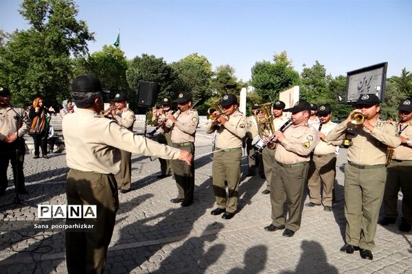 اجتماع بزرگ من امام رضایی‌ام توسط دانش‌آموزان منطقه ۱۱