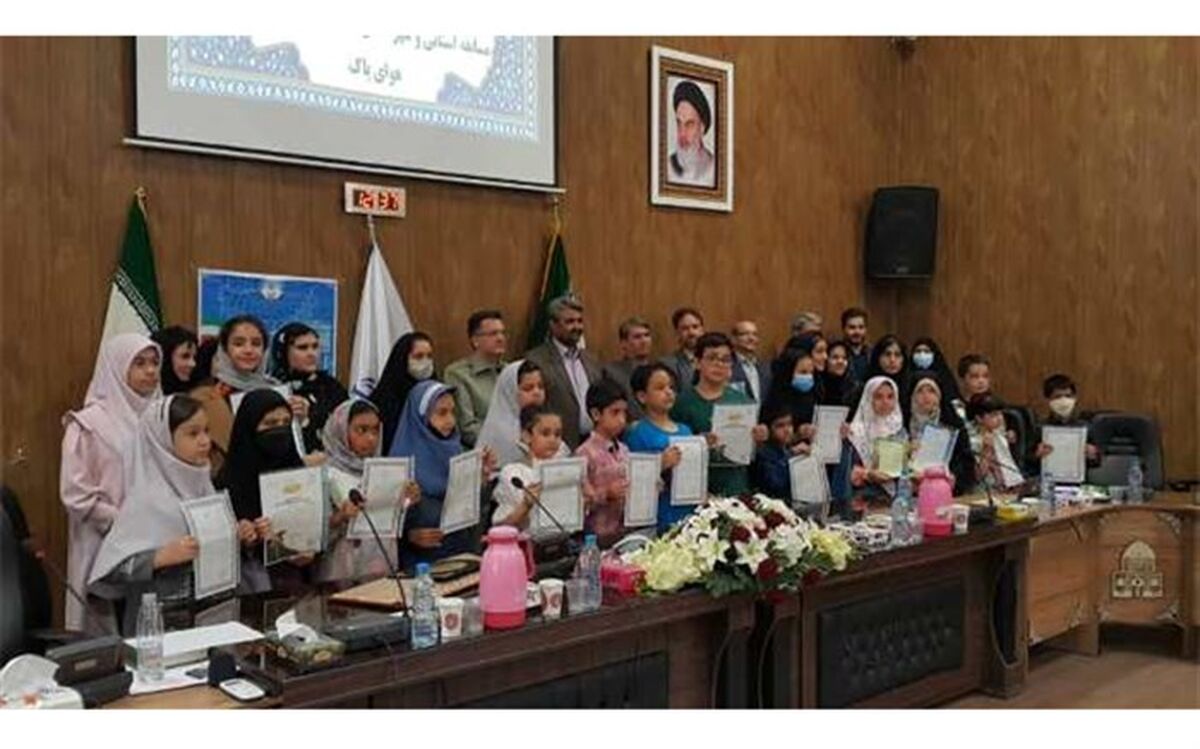 تجلیل از دانش‌آموزان طبیعت‌یار در جشنواره هوای پاک در نیشابور