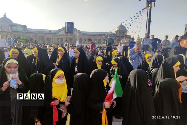 اجرای سرود سلام فرمانده در میدان امام خمینی همدان