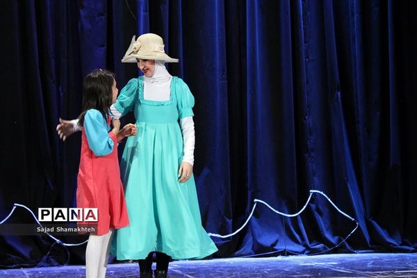 اجرای نمایش شاد و موزیکال پینوکیو  در اهواز