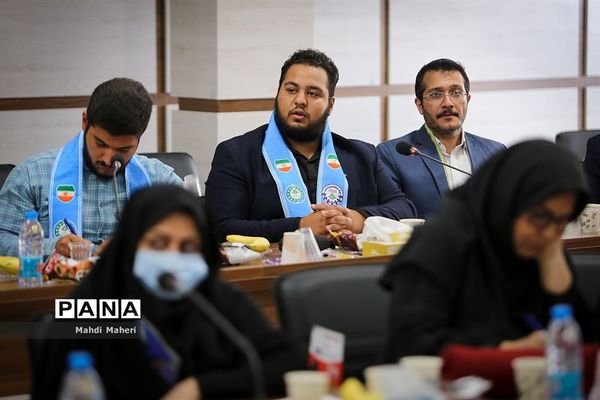 نشست صمیمانه قائم مقام معاون وزیر با مدیران سازمان دانش‌آموزی شهر تهران