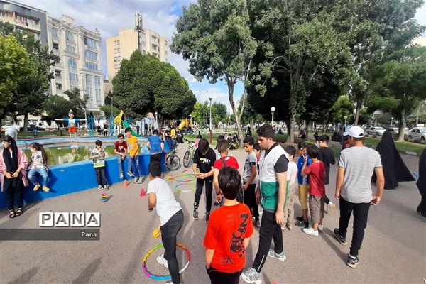 برپایی ایستگاه نقاشی و جشنواره بازی و ورزش در میانه