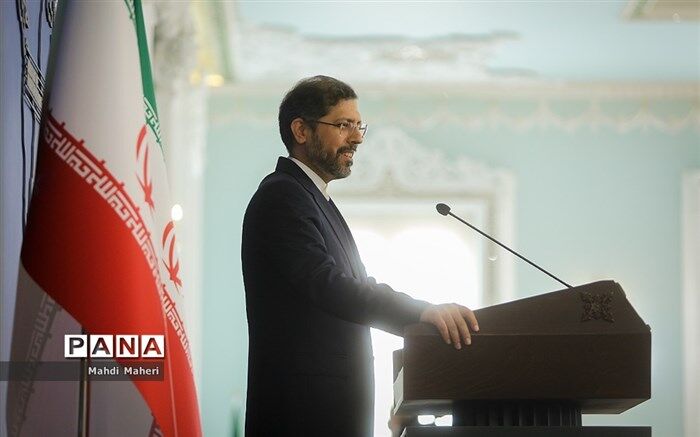 واکنش خطیب‌‌زاده به اخراج اجباری پناهجویان از انگلیس به رواندا