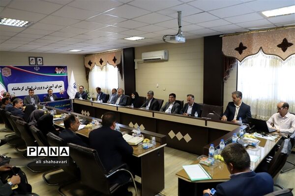 نشست شورای آموزش و پرورش با حضور استاندار کرمانشاه