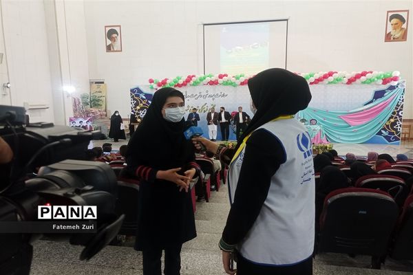 تجلیل از برگزیدگان مرحله استانی هشتمین دوره جشنواره نوجوان خوارزمی در سیستان و بلوچستان