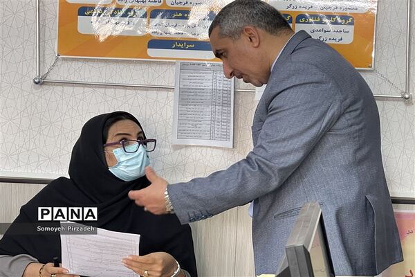 بازدید، نقد و بررسی اوراق امتحانی در مدارس ناحیه یک اهواز