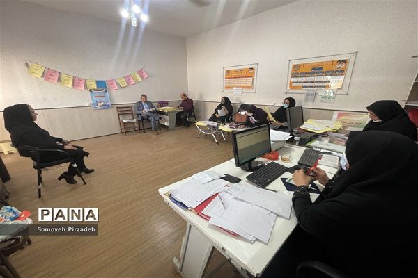 بازدید، نقد و بررسی اوراق امتحانی در مدارس ناحیه یک اهواز