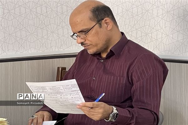 بازدید، نقد و بررسی اوراق امتحانی در مدارس ناحیه یک اهواز